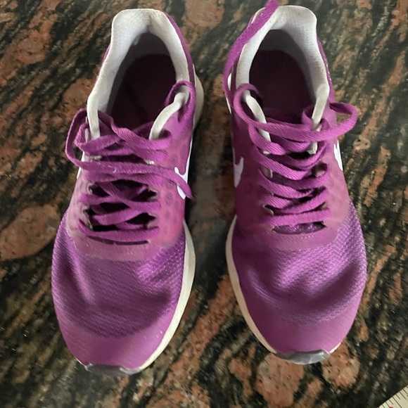 Nike light weight sneakers. Size 4.5 Uk (23cms). Condition 10/10 - Picture 2 of 6